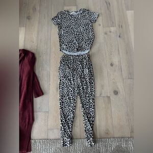 Cozy’s Women’s Pajama Set Leopard Small